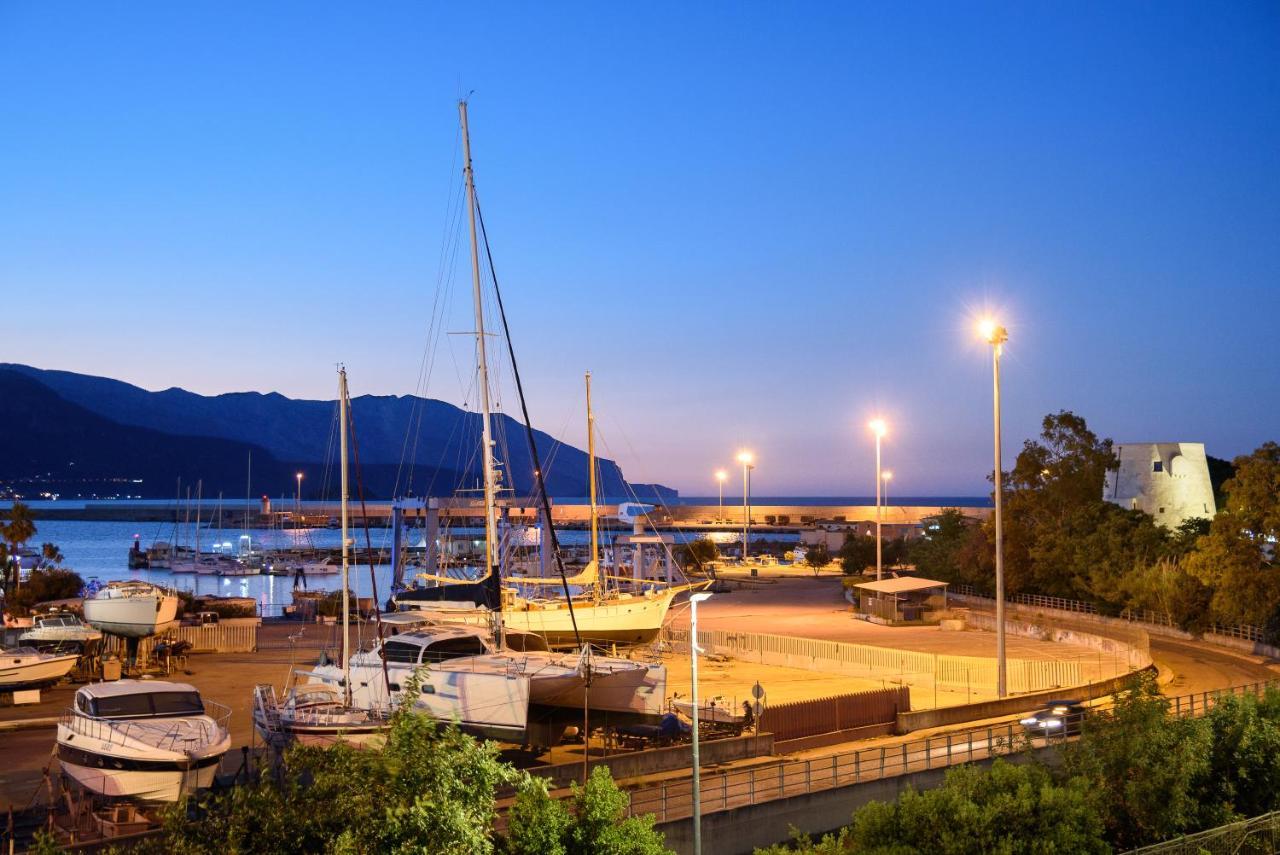 Apartmán Loft Lungomare Vista Mare E Monti Àrbatax Exteriér fotografie
